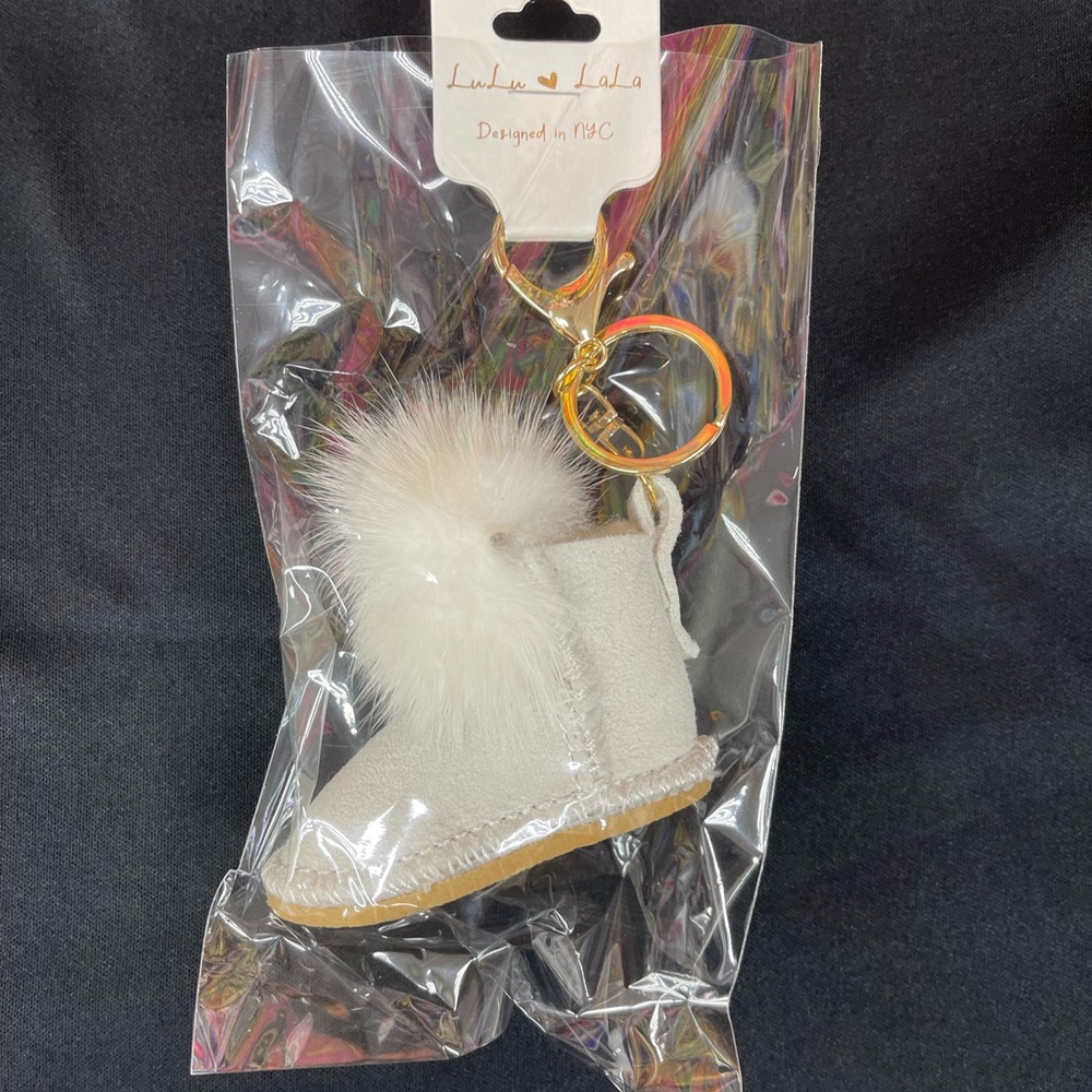 Tiny boot keychain - Picture 2 of 2